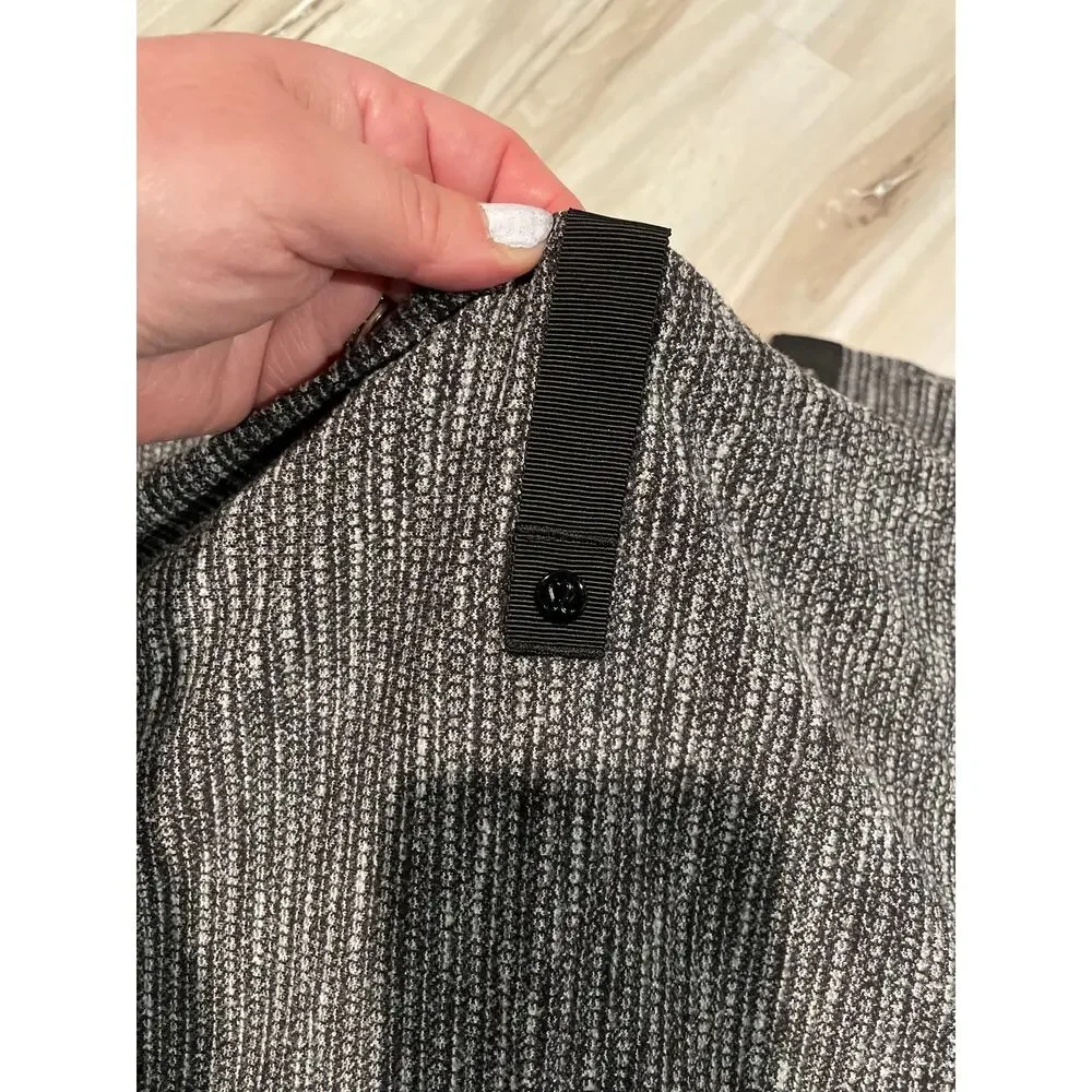 Lululemon Vinyasa Snap Infinity Scarf Wrap One Size Gray And Black Snap